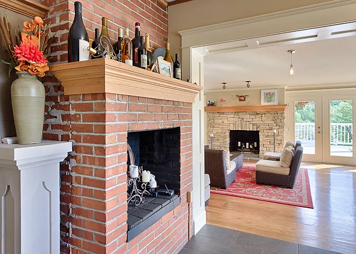 Jacuzzi hotel: Warm Springs Inn & Winery